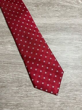 NWT Tommy Hilfiger Red and Navy Men's silk tie